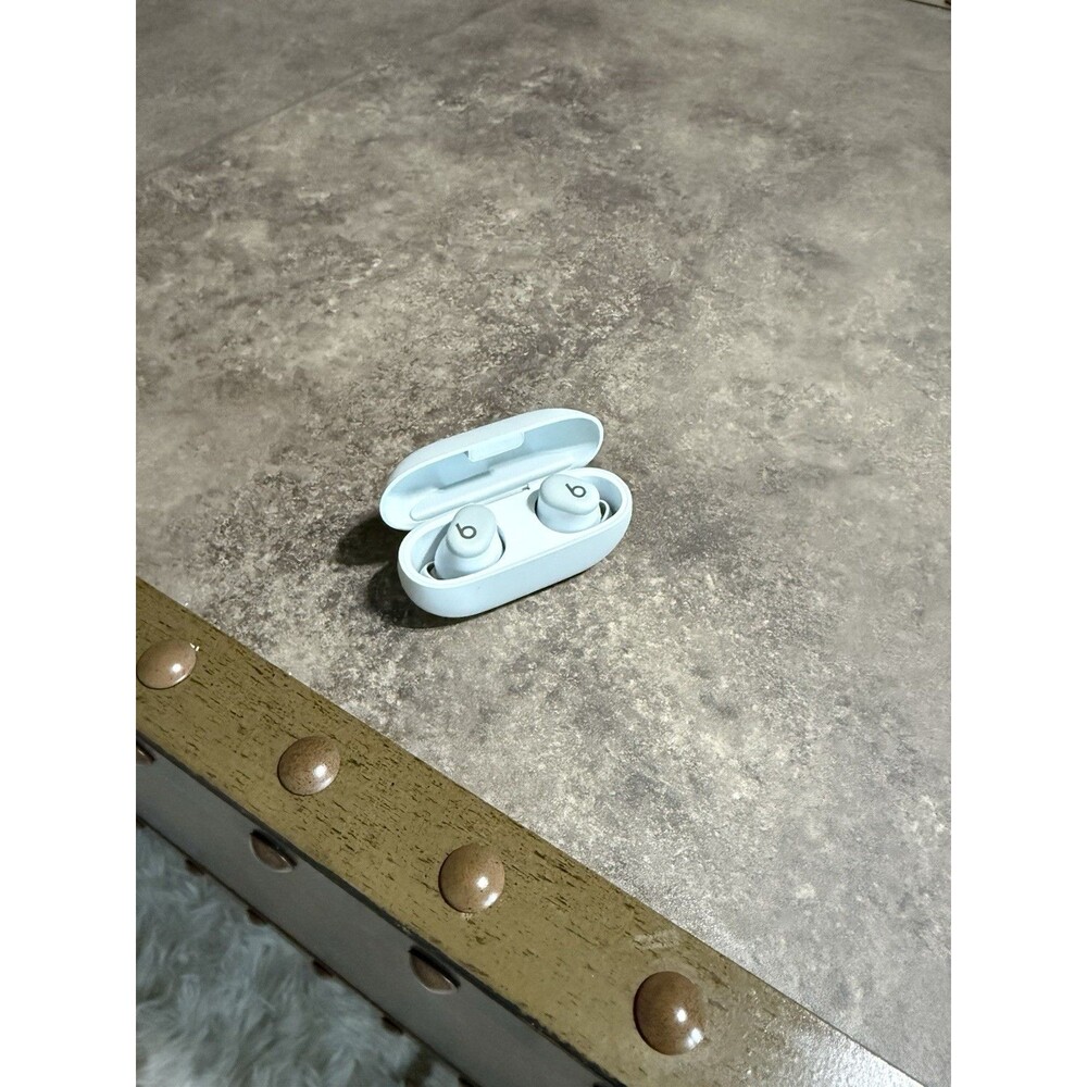 Beats Studio Buds True Wireless Bluetooth In-Ear Earbuds White w/ Case